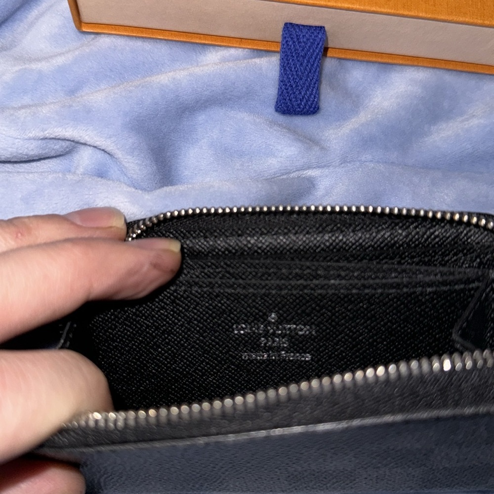Men’s or Women’s Louis Vuitton Damier Coin Pouch! Brand New comes with Box! - Picture 9 of 15
